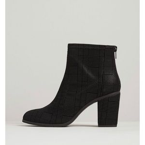 Modcloth Back booties Vegan Leather